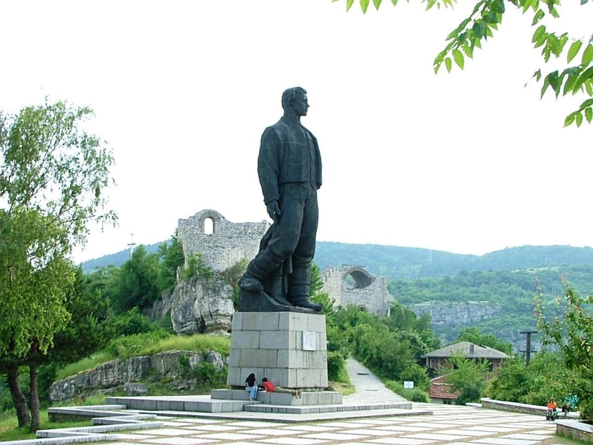 The Tinkov House In Loveč Exteriér fotografie